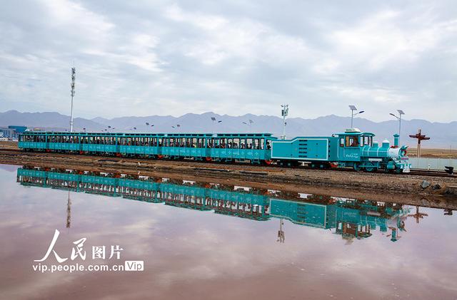 青海乌兰：盐湖美景醉游人