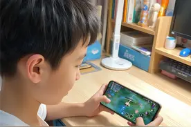 小学生登家长账号充值腾讯旗下游戏3000元 官方回复：近65%未成年人使用家长账号充钱图片