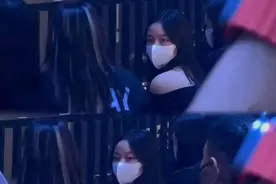 刘德华12岁女儿近照罕见曝光！回眸模样神似妈妈朱丽蒨图片