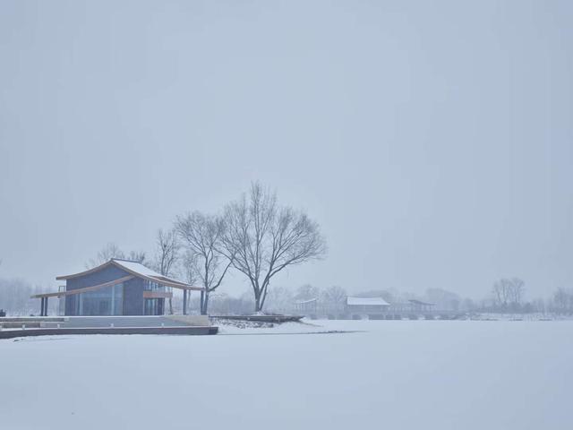 一脚踏进黑白世界！记住这个地方，下场雪来打卡
