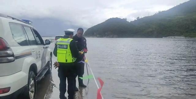 “水上公路”再现，云南交警提醒