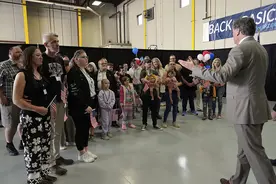 打破既定移民规则，美国“护短”南非白人引多方批评图片