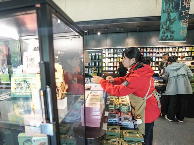 新时代中国调研行之文化中华｜文物的“新展厅”：三星堆文创潮玩的出圈密码