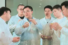 国内首台套 “成都造”量子科技产品迎来新进展图片