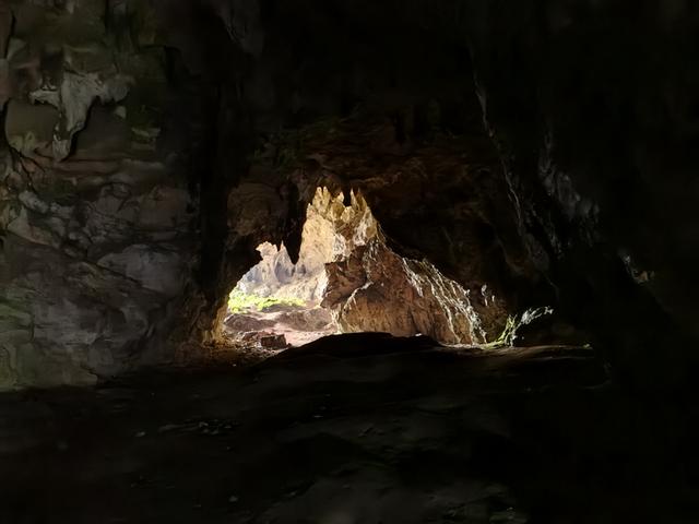 修文县小箐镇合兴村：探秘紫江熬硝洞