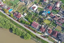 京口瓜洲一水间，这十年绿了不少图片