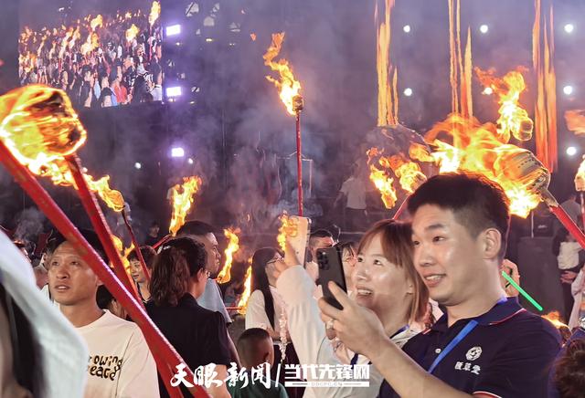 从“世界花海”到“避暑胜地”｜百里杜鹃“花期外” 凭“凉”出圈