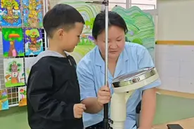 健康体检 助力成长 ——灞桥区洪庆街道中心幼儿园对幼儿进行体检图片