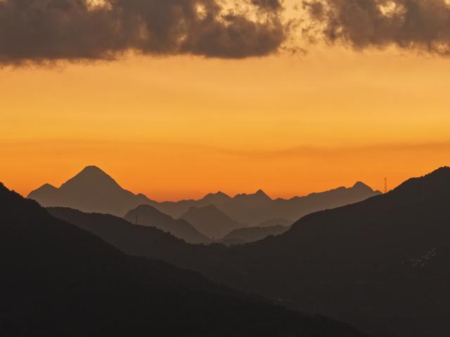 美出天际！在临沧永德看到了“橘子海”