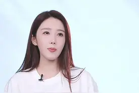 “三只羊”复播，三名主播着装一样，专注讲品，带货风格改变较大图片