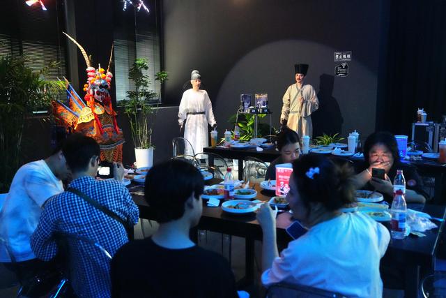 北京机器人主题餐厅周五开业！有哪些亮点？记者探访