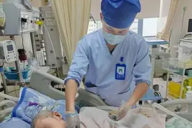 ICU护士特写：与时间赛跑 感受生命韧性图片