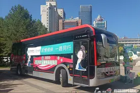 乌鲁木齐市开行“消保巴士”流动宣传金融知识图片