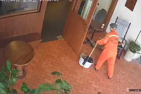 倒了杯水给环卫工，收获了一片干净地面，杭州小店门口这一幕火了图片