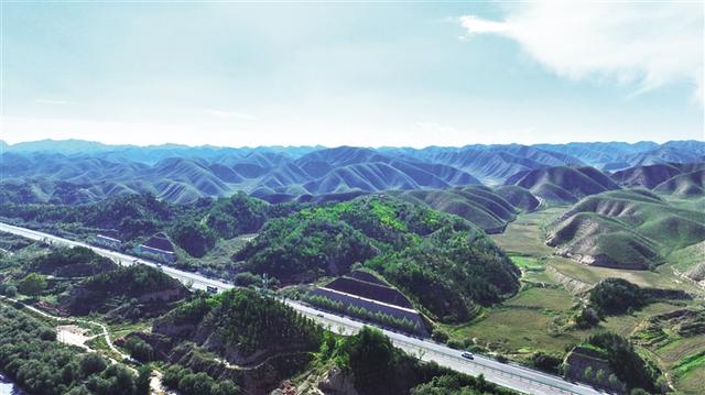 南北两山披绿装 黄河之滨展新颜