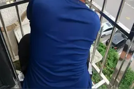 空调滴水楼下“遭殃”，社区网格员巧解难题图片