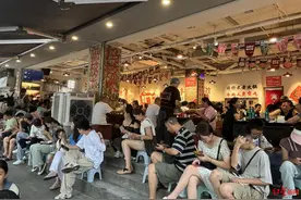 拉着行李箱吃饭！暑期成都美食消费火爆，异地游客餐饮堂食订单量增长超36%图片