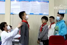 关注脊柱侧弯矫治 脊柱侧弯是危及青少年身心健康常见疾病图片