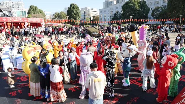 麒麟区2026年春节文体旅商系列活动发布会热烈举行 全新文化IP“爨灵麟”俏皮登场