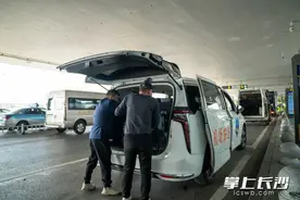 机场快线长沙机场至五一广场线路开通，记者进行跟车体验图片