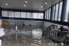长沙暴雨后岳麓山橘子洲均紧急闭园，地铁站积水两条线路停运，应急局：正加强排水图片