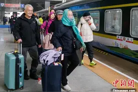 传统特色美食亮相青海直达西藏林芝旅游专列图片