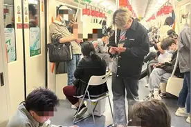 上海地铁里的“板凳族”，被安放的和被搅扰的图片