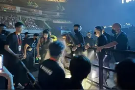 陈奕迅演唱会现场，他们集体现身！网友：梦幻联动图片