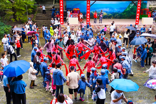 红安七里坪万人参与，现场画面来了！