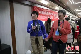 陕西首趟“银发冰雪游”旅游专列开行图片