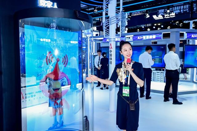 新民侨梁｜关东煮机器人，手术刀剥蛋……WAIC2025的AI奇观大赏