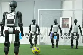 半两财经｜ 中国人形机器人将出国踢球赛！图片