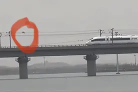 又见风筝挂接触网逼停高铁 铁路沿线安全环境如何维护？｜封面深镜图片