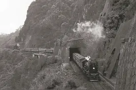 鹰厦铁路修建中的青春之歌图片