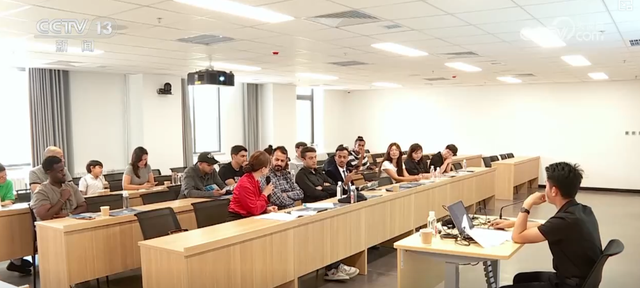 线下“风情之旅”意犹未尽 线上“数字上合”分秒不停 | 多视角解码上合示范区