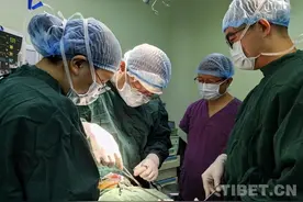 为患者重铸生命尊严 火箭军特色医学中心医生赴阿坝州人民医院诊治疑难病例图片