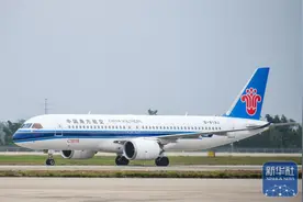新华全媒+｜国产大飞机C919首次搭载旅客飞抵海南图片