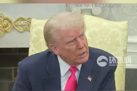 正与爱尔兰总理会面，特朗普突然盯上万斯的袜子：我喜欢你的袜子图片