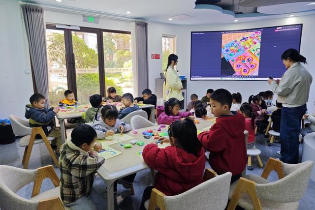 阅享烟花！浏阳水佳社区惊现高颜值“烟花主题”图书分馆