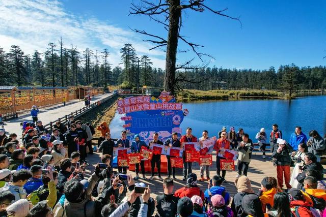 启幕赛燃爆收官！2025瓦屋山冰雪登山挑战赛-日常赛接力开冲，四季合一召唤【神龙奖牌】!