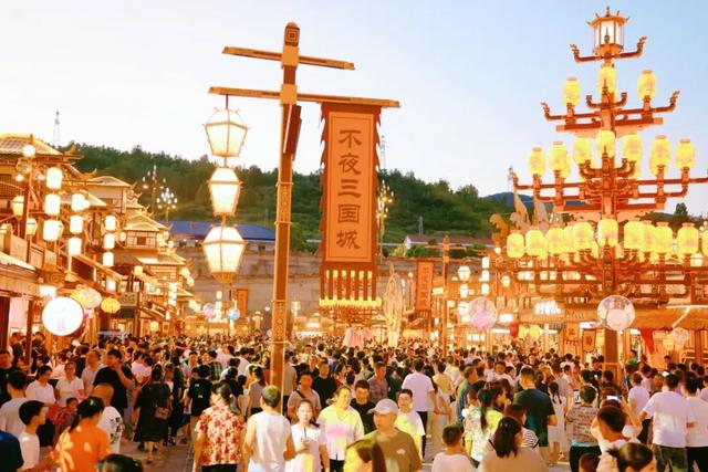 昨晚你去没？广元这里人山人海！