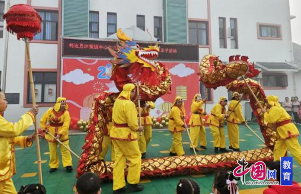 寻味中国年，宜宾筠连沐爱镇中心幼儿园开展2025年元旦节亲子活动