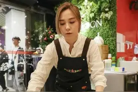 TVB女演员在餐厅打工，勇于重新开始就是当好人生主角图片