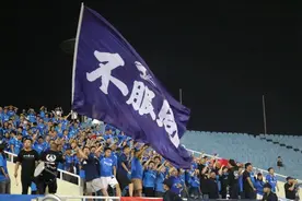 武汉三镇亚冠输越南球队被指“丢人现眼”，球迷会长不满球员赛前逛酒吧图片
