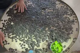 男子带2万枚硬币被银行拒收，上海农商行称客户无法说明硬币来源图片