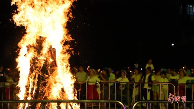 火把燃腾夜 黔西尽狂欢