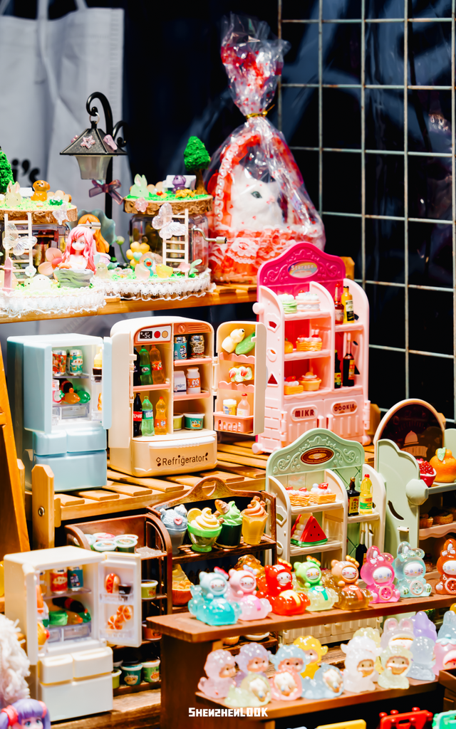 下暴雪的「圣诞小镇」开了！12米泡泡玛特圣诞树亮灯