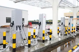 最快1秒1公里补能！新能源电动汽车可在广东高速公路服务区实现快速充电图片