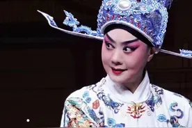 梅派大青衣李胜素塑造新形象——京剧《孟丽君》轰动剧坛图片