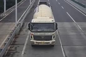 货车遮挡号牌逃避超限检测，严查！图片